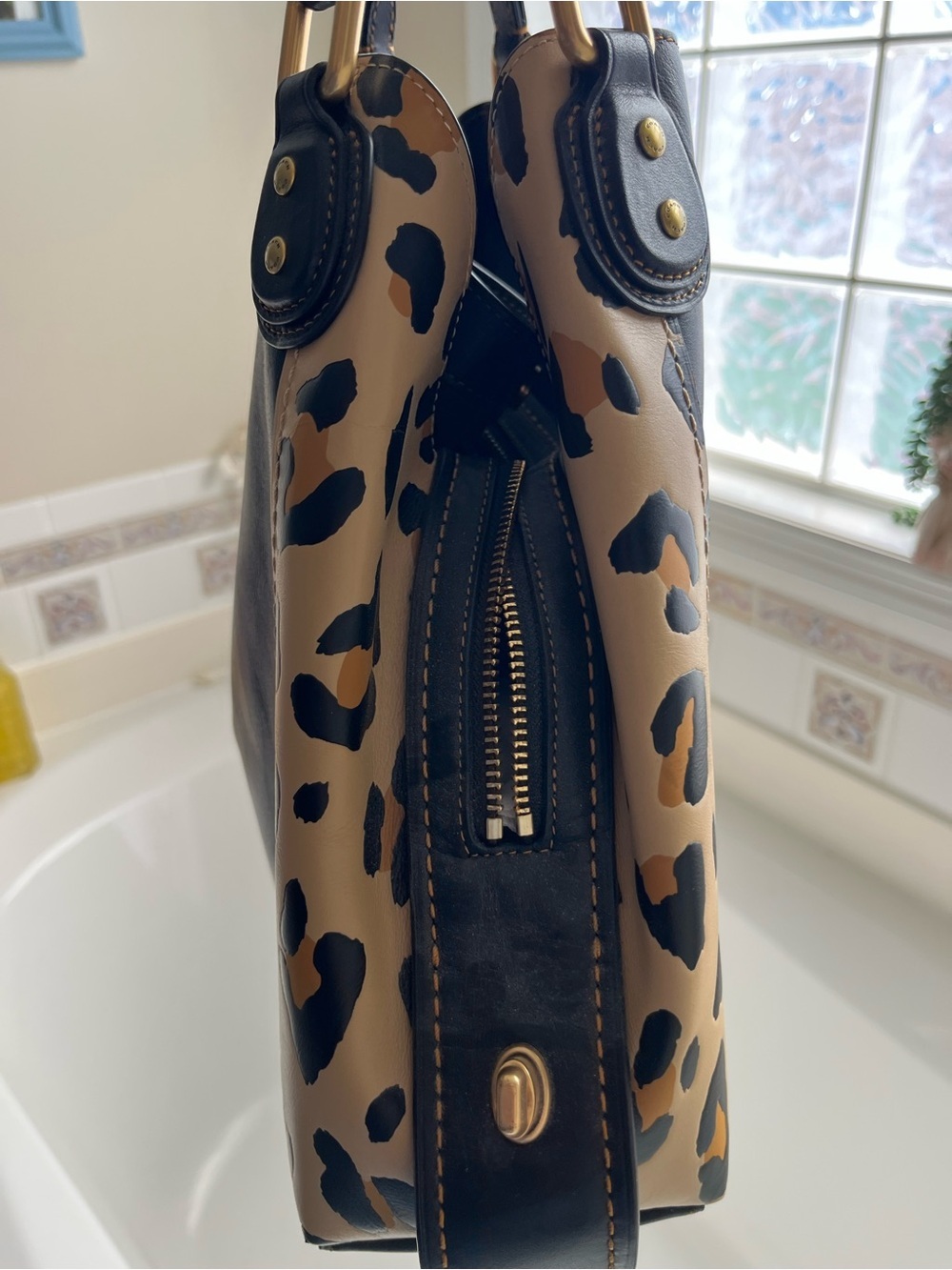 Coach Edie leopard Black Shoulder Tote with Leopard-Print Sides excellent - Picture 4 of 5